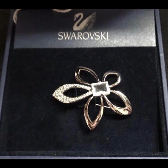 Swarovski Jewelry - SOLD-BN Swarovski Brooch